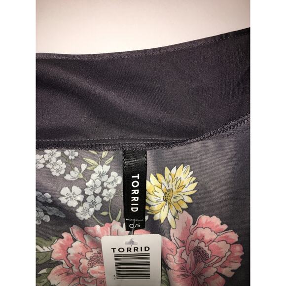 Romantic Satin Topper Torrid ONE SIZE Floral Kimono Cardigan Duster Gray NEW OS - Picture 6 of 10